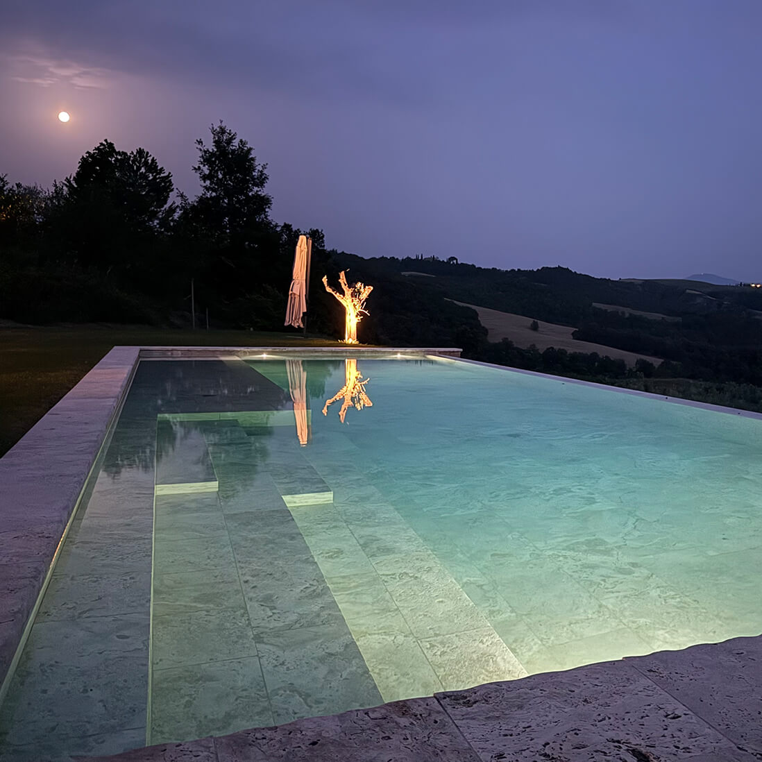 Piscina al chiar di luna